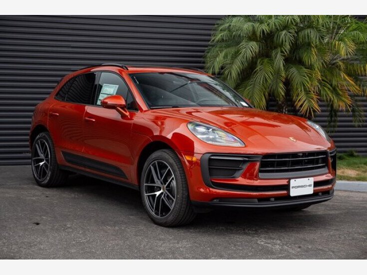 Thumbnail Photo undefined for New 2022 Porsche Macan